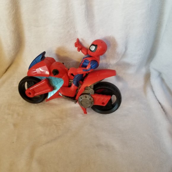 2018 Hasbro Marvel Spiderman and Bike - Picture 5 of 7